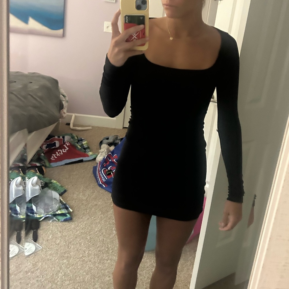 Black long sleeve tight dress